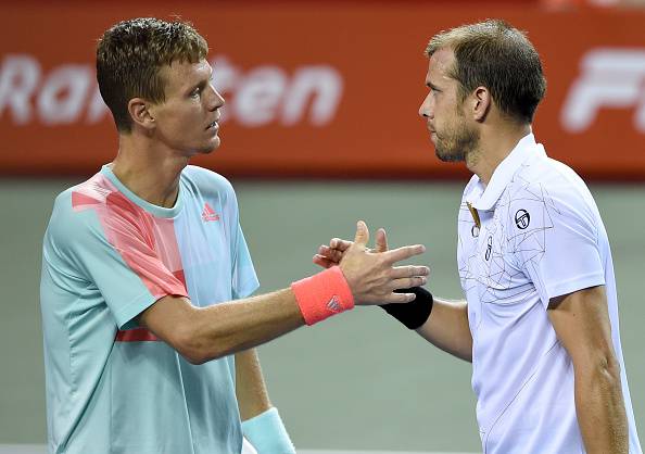 Gilles Muller e Tomas Berdych al termine del match a Tokyo (getty images) SN.eu