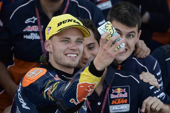 Brad Binder esulta dopo il successo a Valencia (getty images) SN.eu