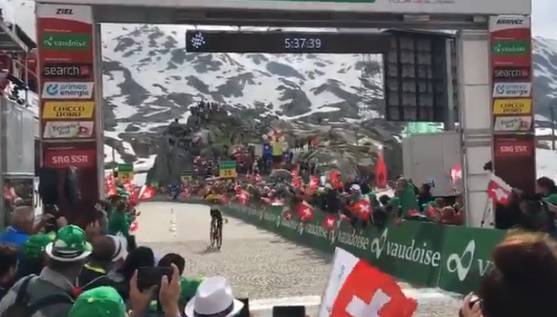 Egan Bernal vince la settima tappa del Giro di Svizzera