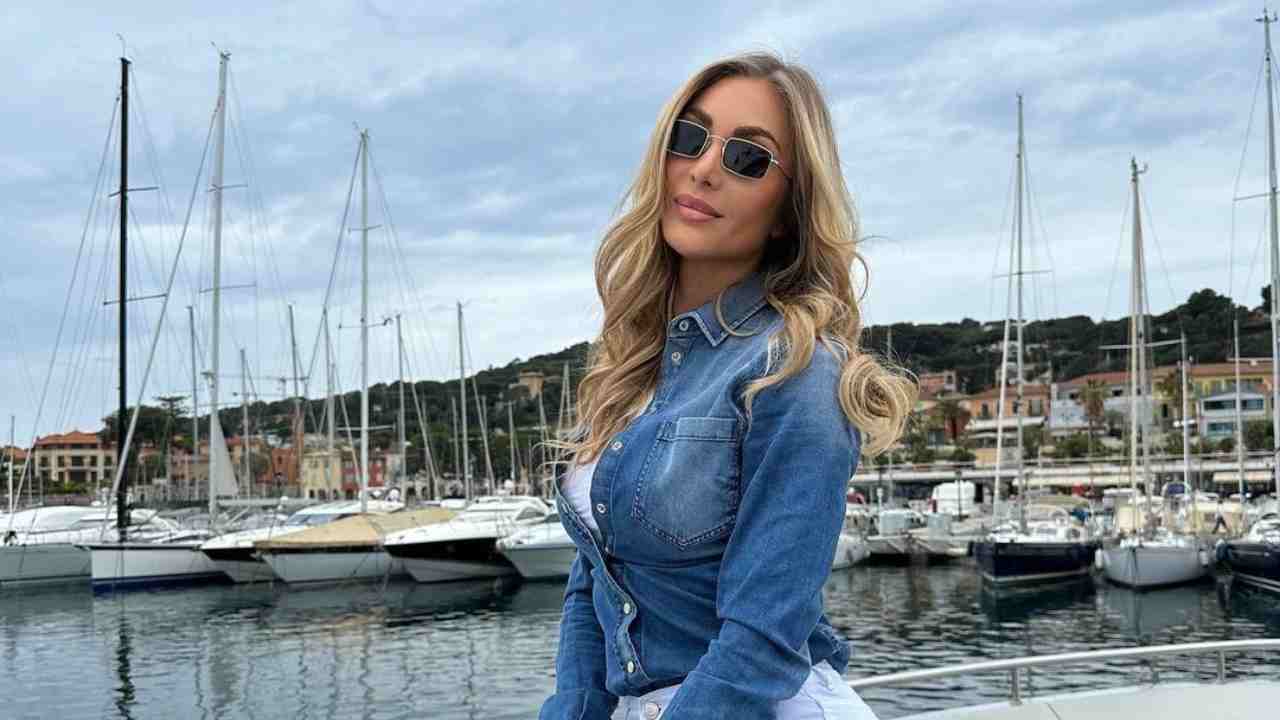 Laura Cremaschi illumina Roma, il lato B è delizioso: ''Il tramonto più  bello sei tu'' - FOTO