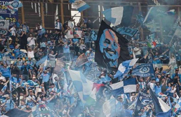 Napoli tifosi Lo Celso