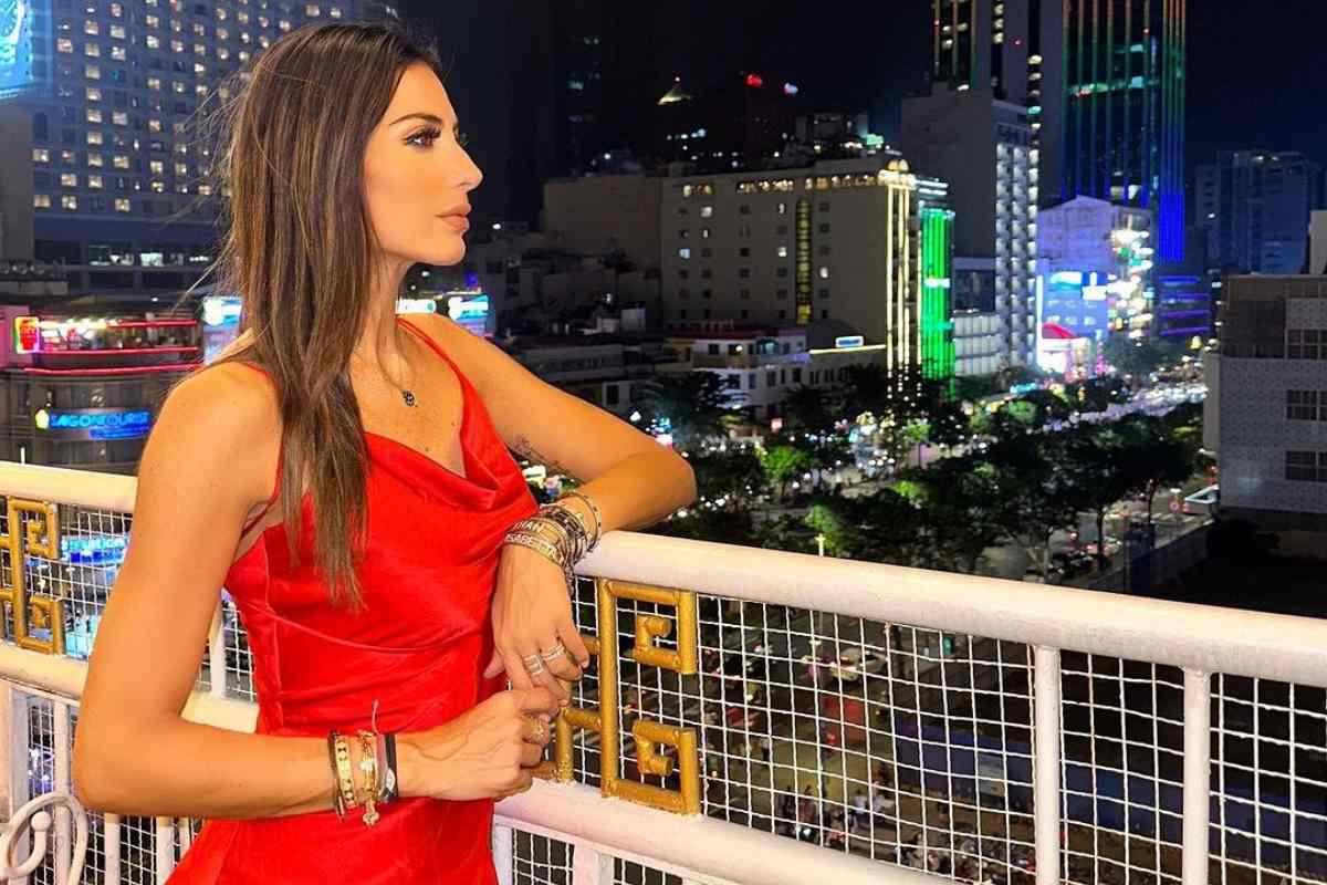 Elisabetta Gregoraci barca senza maglia