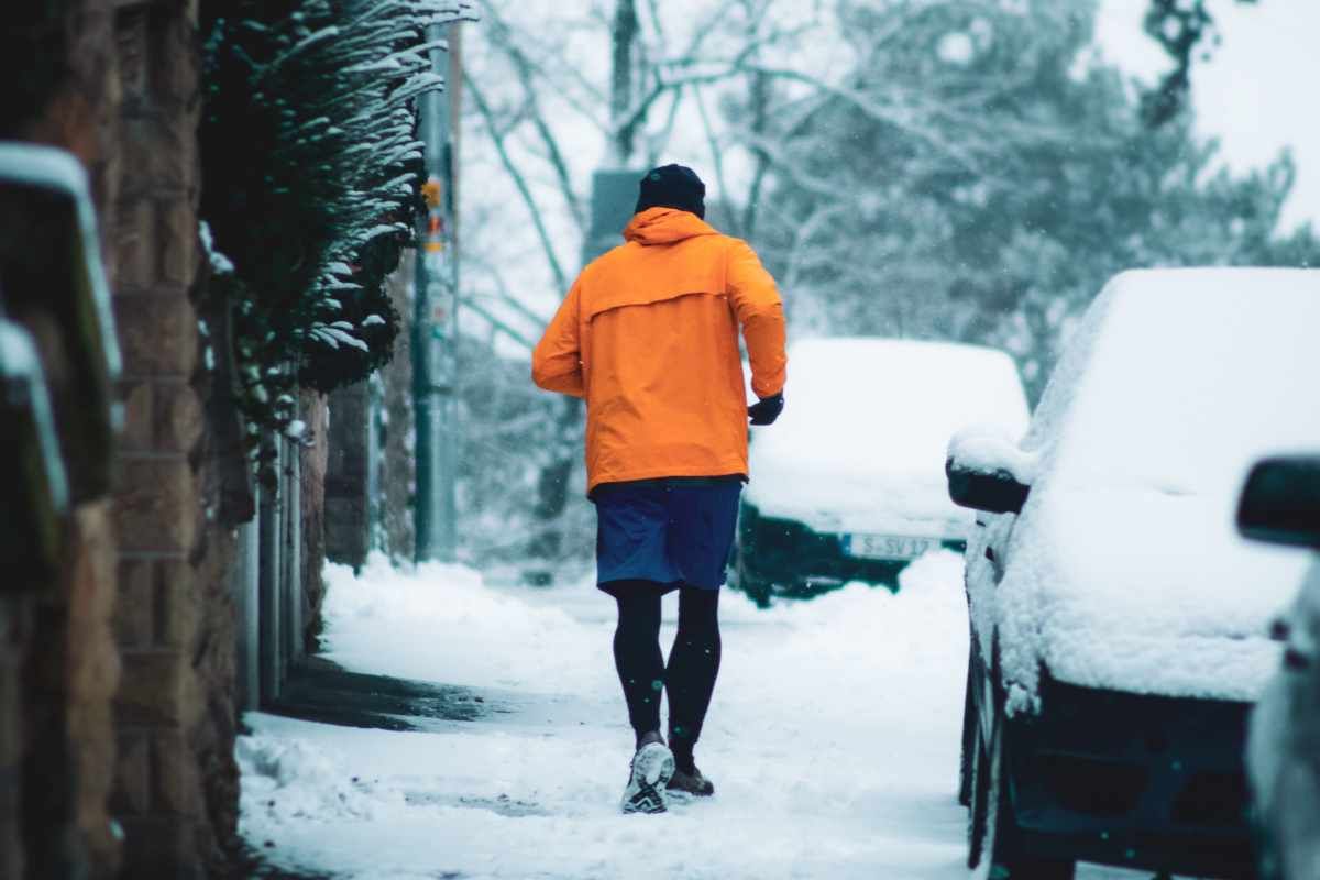 Corsa sulla neve abbigliamento adatto