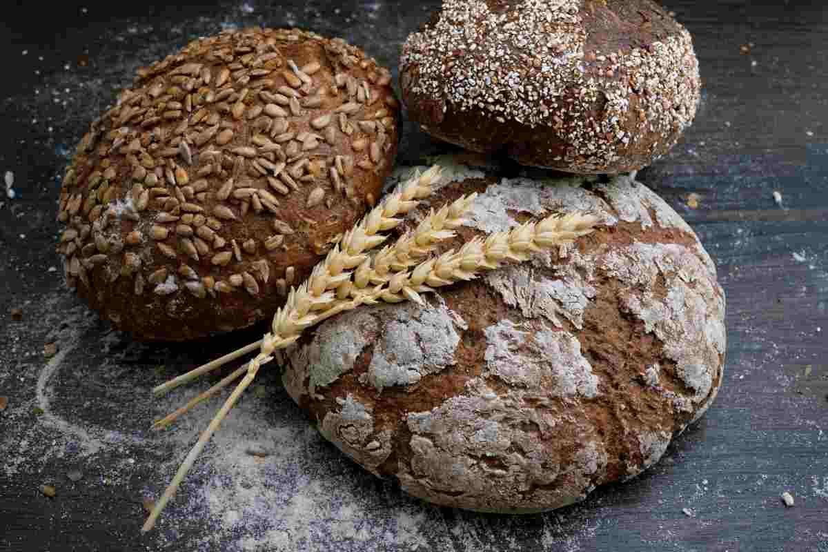 Pane integrale in pagnotte