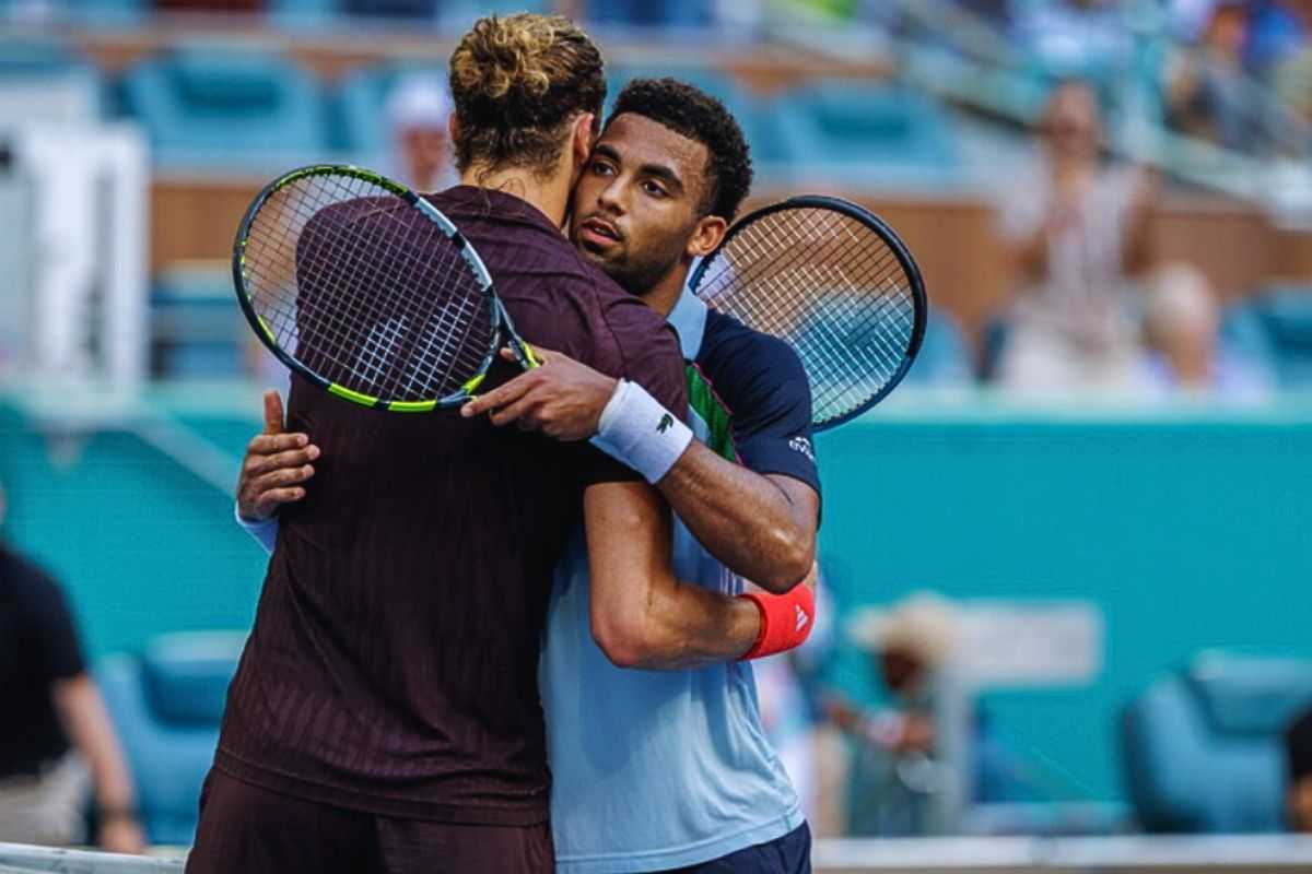 Abbraccio tra Zverev e Fils