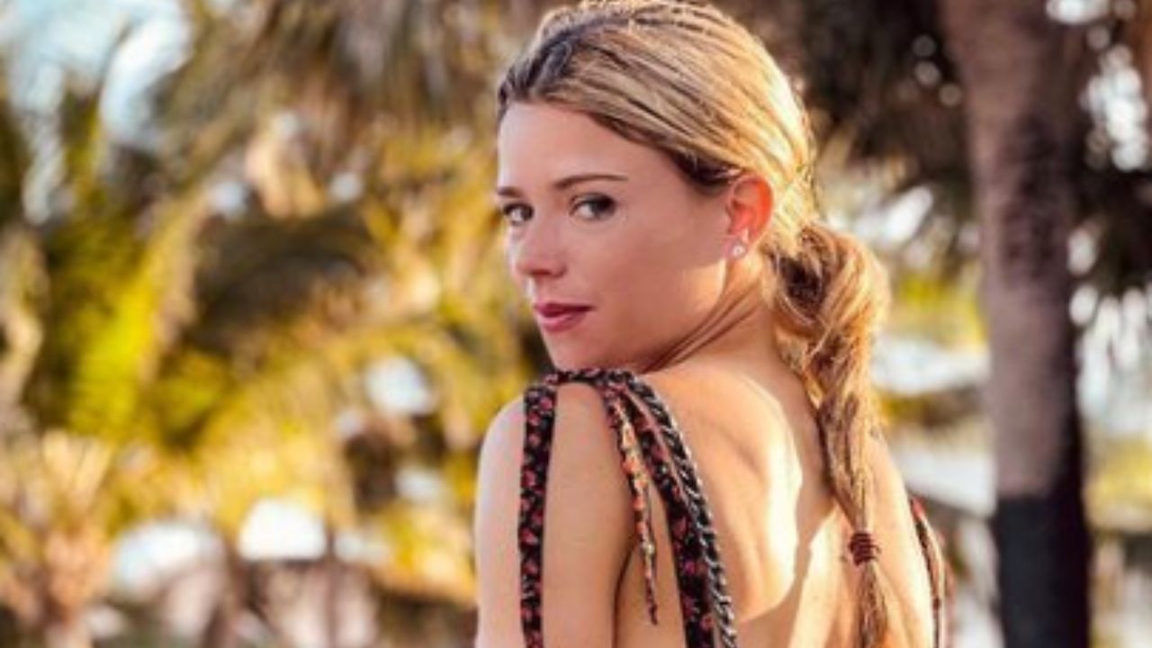 Camila Giorgi shorts pancia addominali