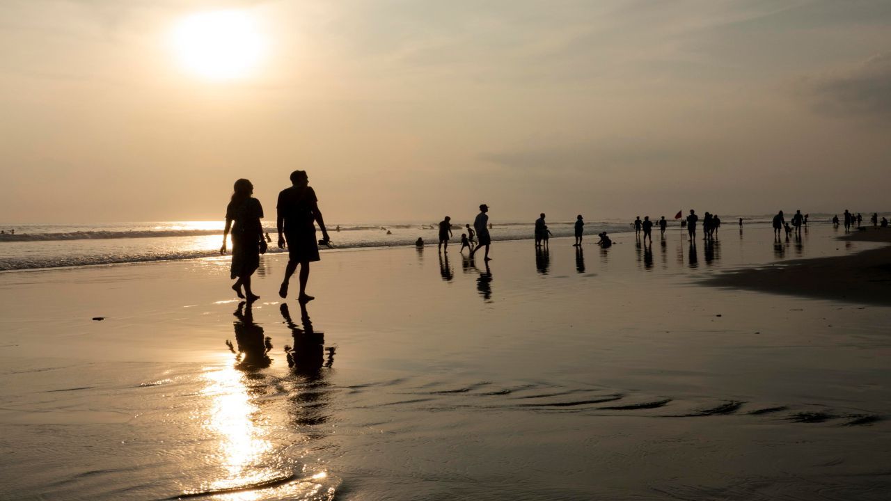 Camminare spiaggia benefici