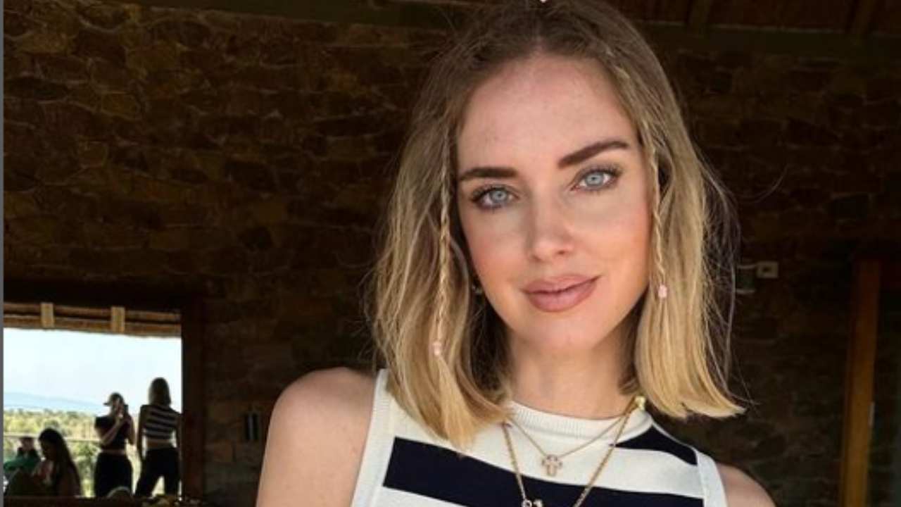 chiara ferragni trasparenze pantaloni leopardati