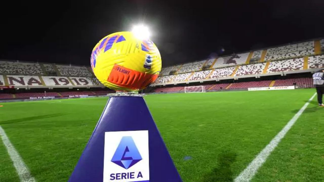 Pallone Serie A aggredito l'allenatore