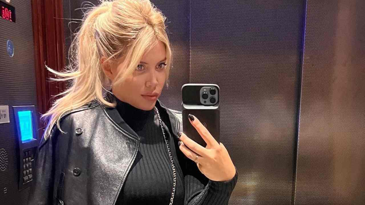 Wanda Nara vestitino davanzale